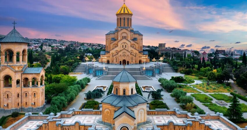 İzmir'den Vizesiz Uçakla Batum Tiflis Kars Turu
